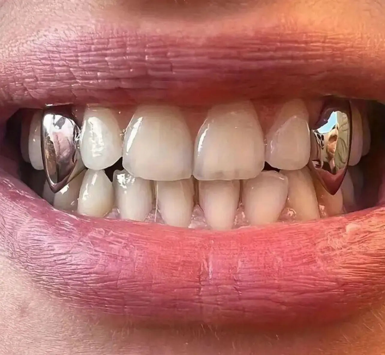 Extended Fangs Grillz Hollywood Grillz